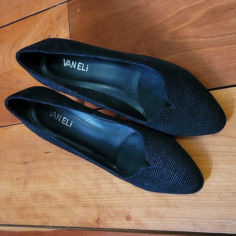 Black pumps 9W